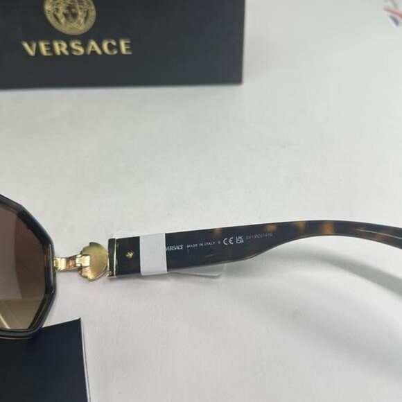 - 💯- New Authentic Versace Brown Gradient Geometric Sunglasses VE2228 1002… - Picture 4 of 16